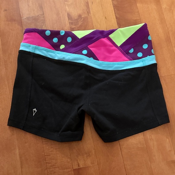 Ivivva Reversible Shorts - Picture 2 of 4